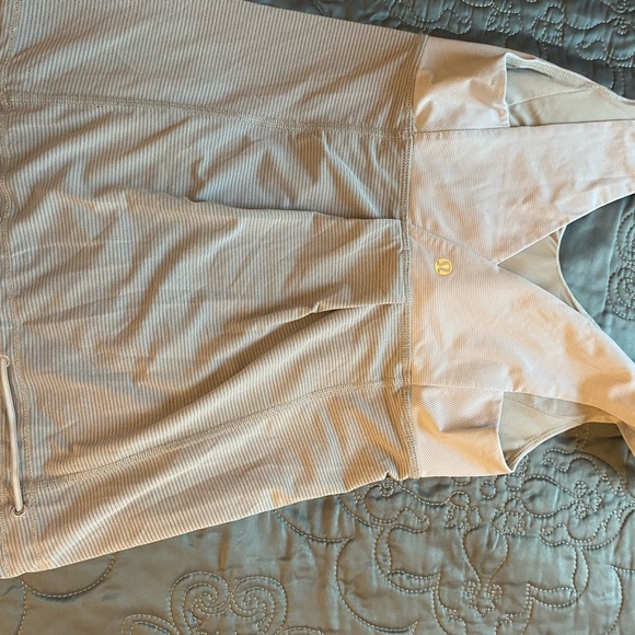 Lululemon gray stripe and white tank top size 6 - Picture 4 of 6